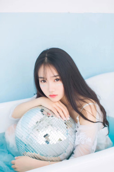把毛笔放到洞里写字不准掉